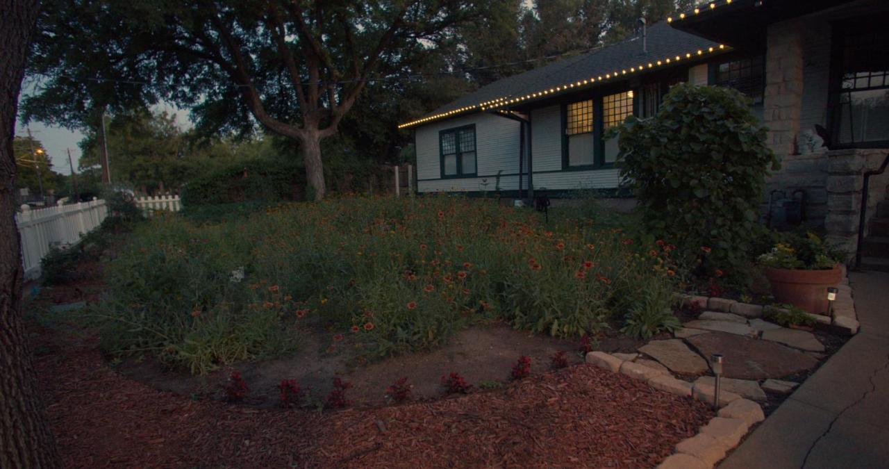 Granbury Gardens Bed And Breakfast Exterior photo